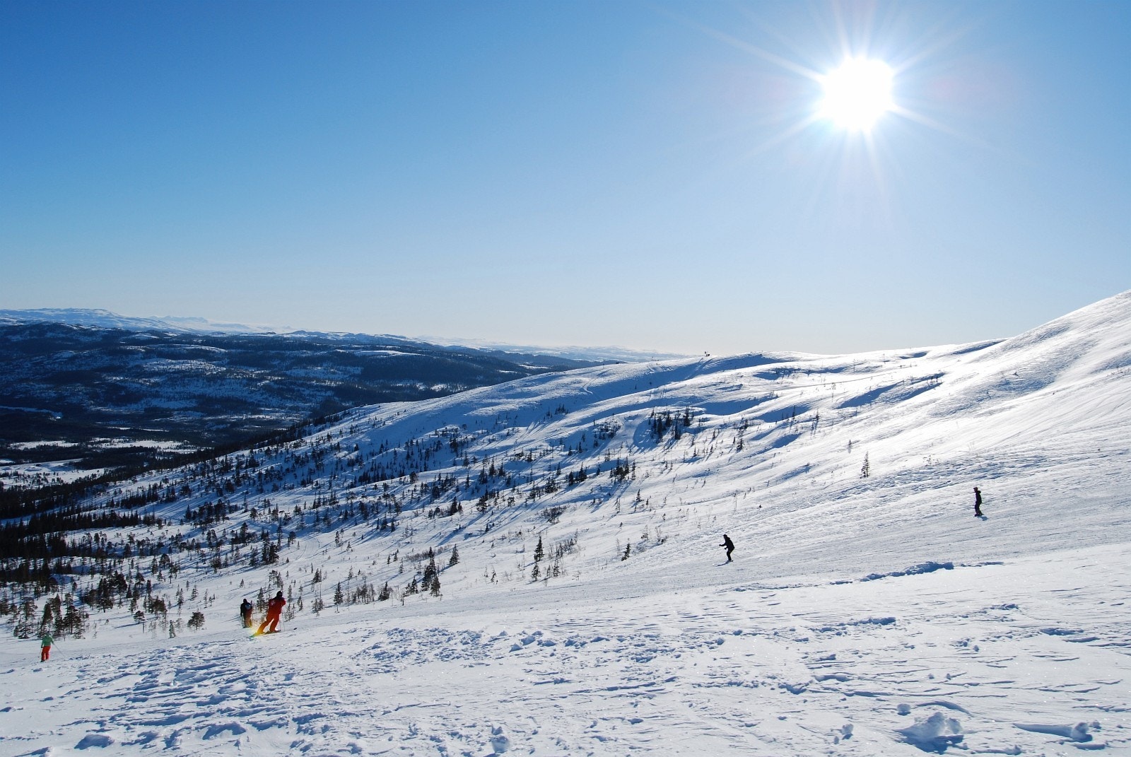 Tomtene ligger tett ved Grong skisenter med 15 nedfarter i forskjellig vanskelighetsgrad Galleribilde
