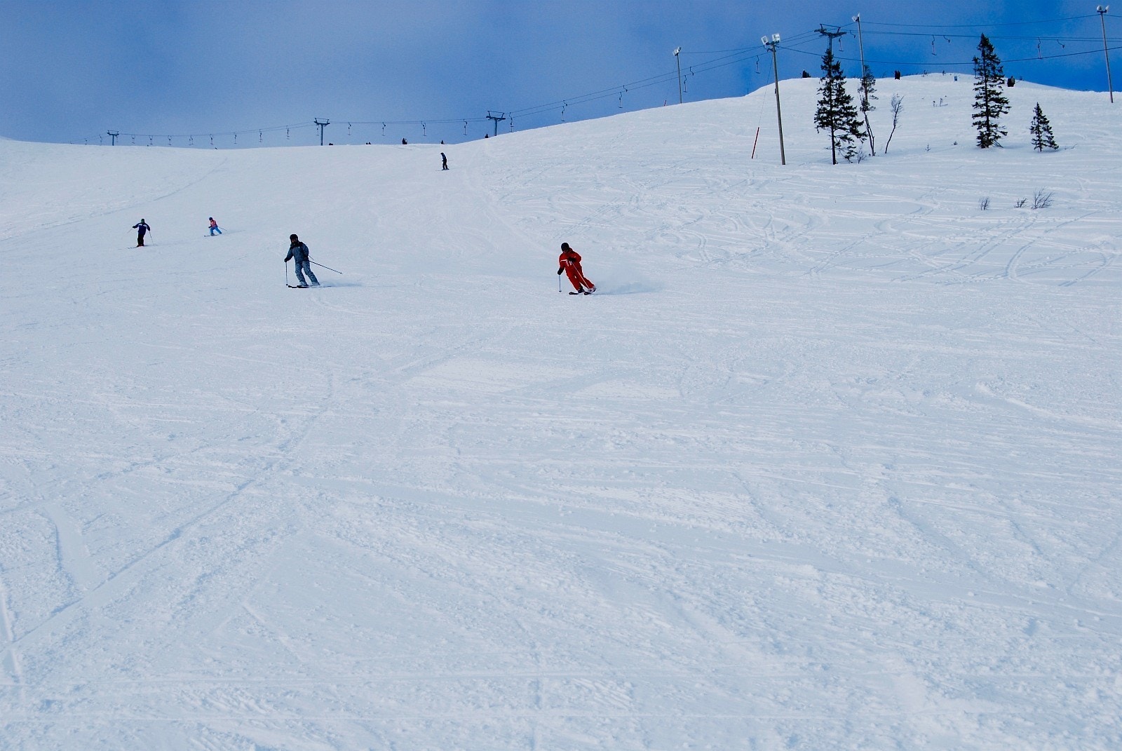 Utsikt opp mot midterste del av Supern som er 1,7km fra topp til bunn Galleribilde