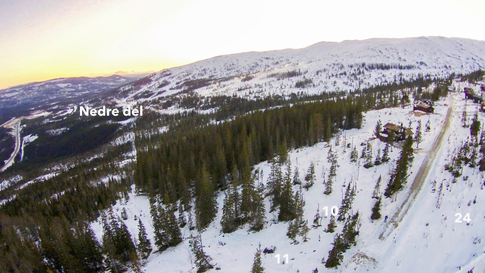 Her ser vi mot sør og tomtene øverst i Bjørgåa og Saulivegen Galleribilde