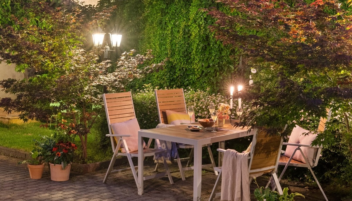 Borettslaget har en meget pent opparbeidet og grønn bakgård som beboerne disponerer. Galleribilde