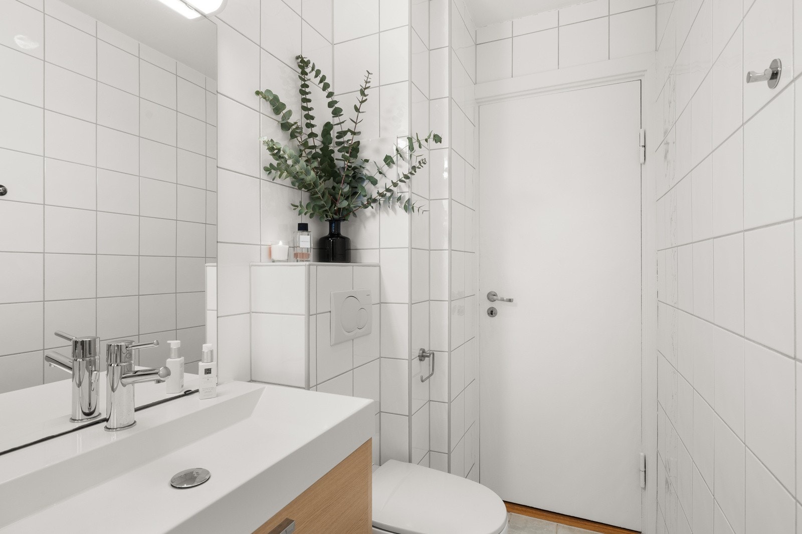 Lyst, flissatt bad som ble pusset opp i regi av borettslagt i 2006. Galleribilde