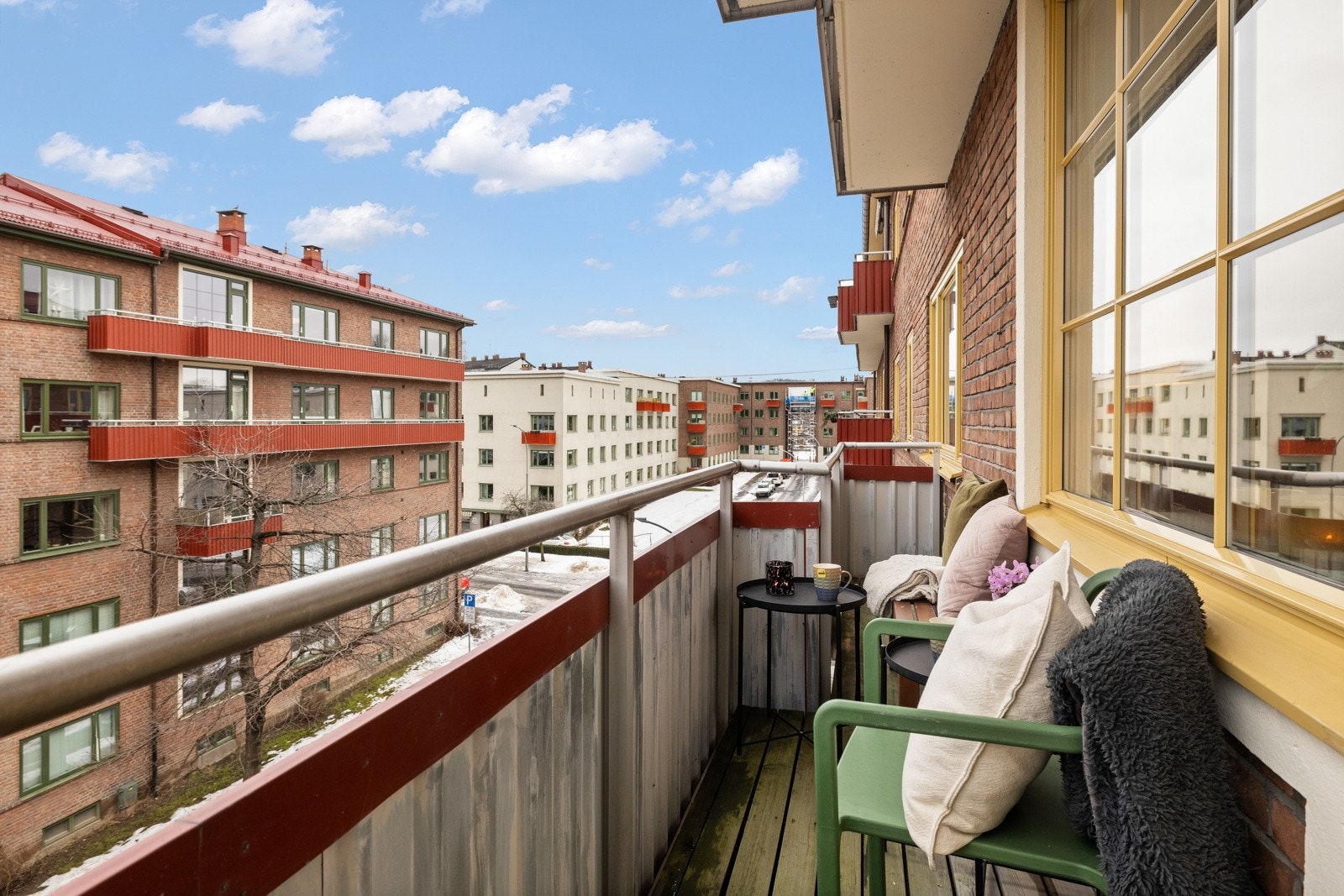 Stue med utgang til solrik, nordvestvendt balkong på 6,2 m². Galleribilde