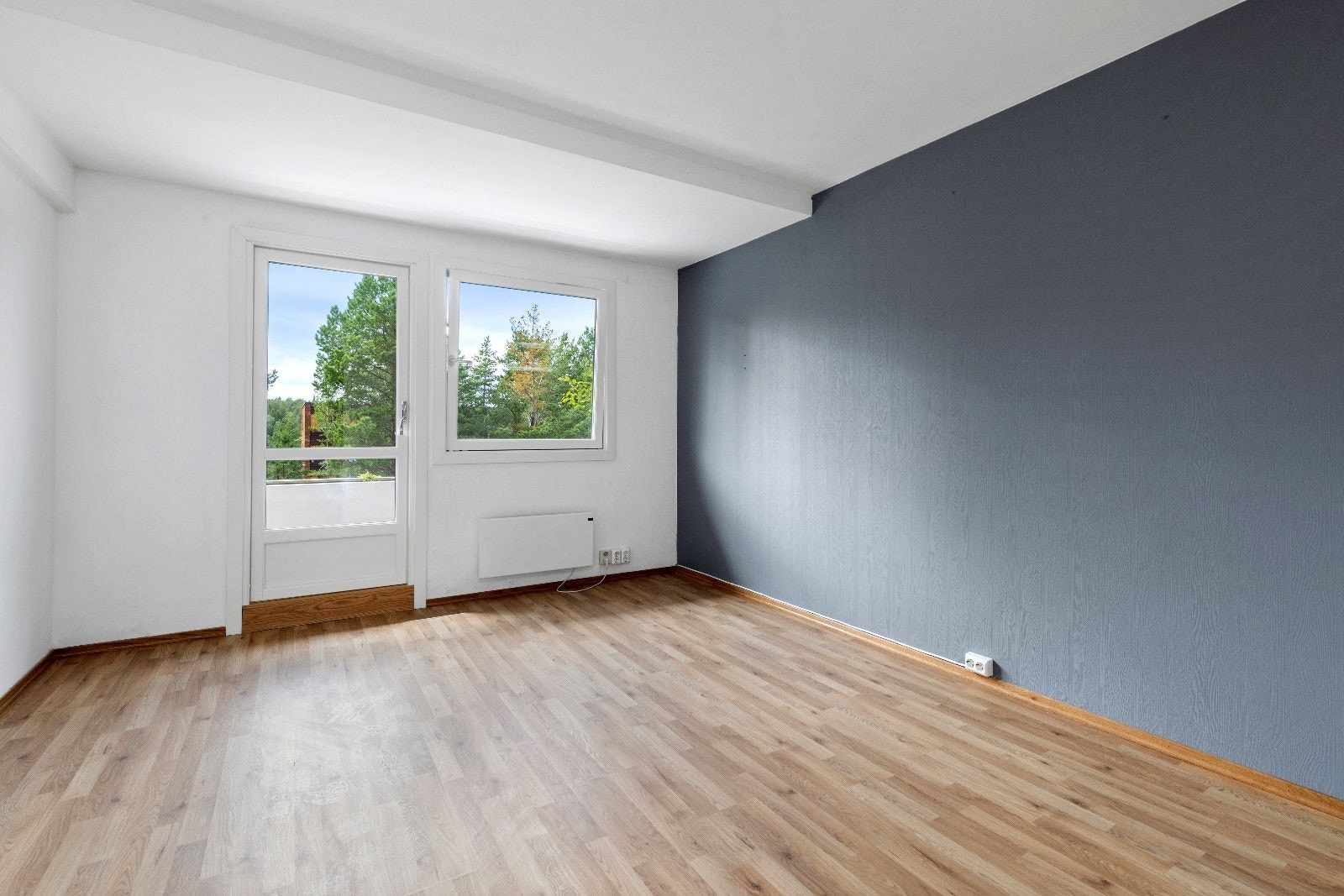 Soverom med utgang til balkongen. Galleribilde