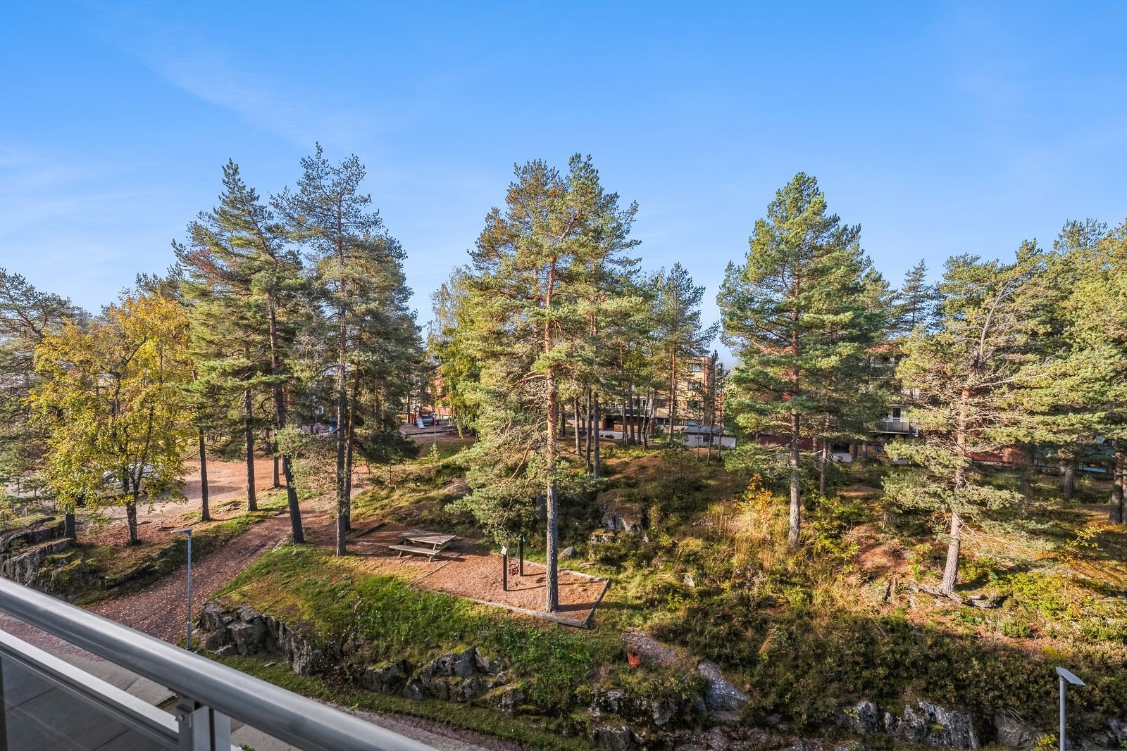 Herlig og naturskjønn utsikt fra balkong. Galleribilde