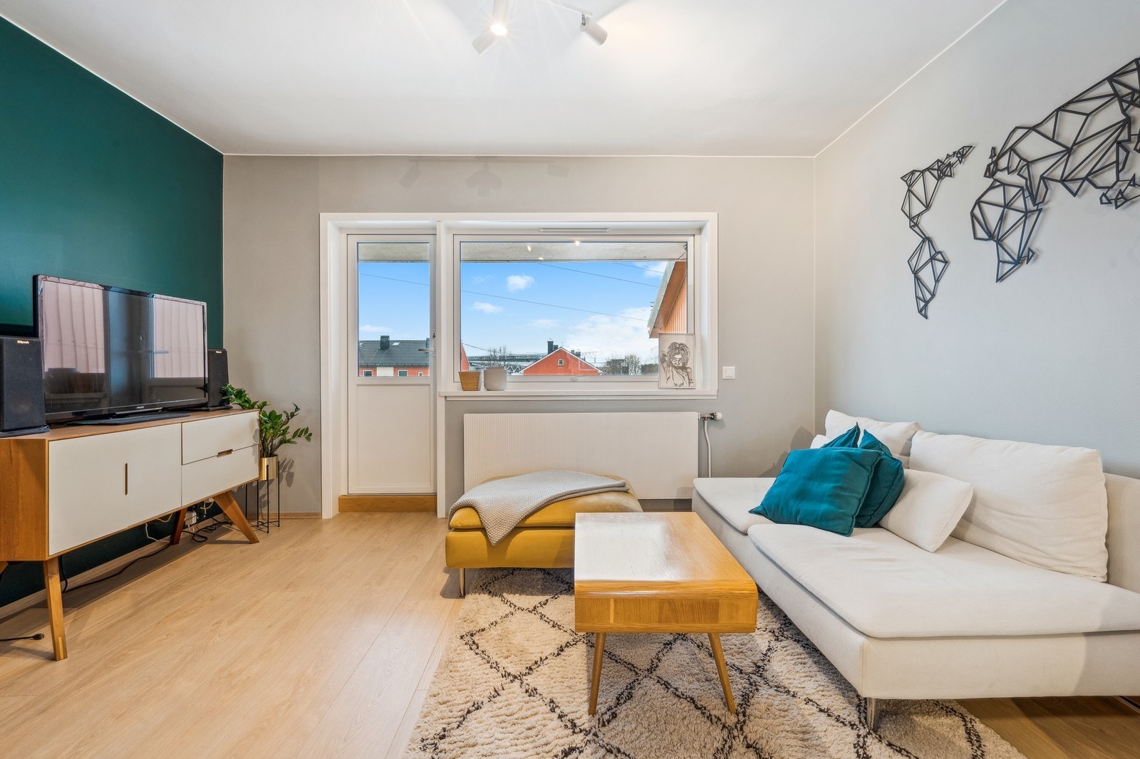 Oppvarming og varmtvann er inkludert i leien, og boligen kan leies ut delvis møblert. Galleribilde