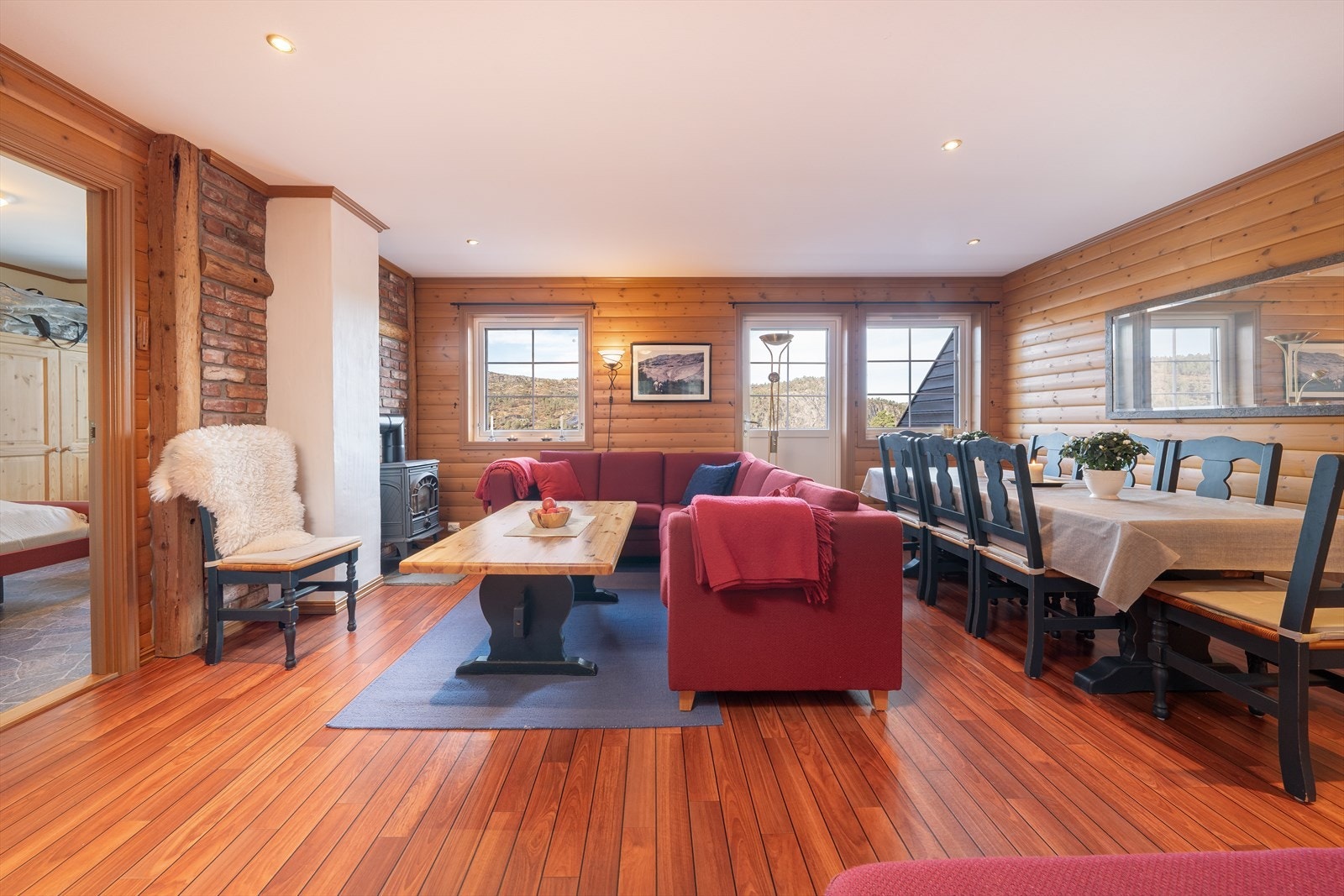 Lettstelt selveiet fritidsleilighet med koselig "hyttepreg" og super beliggenhet rett ved alpinbakken på Gautefallheia. Galleribilde