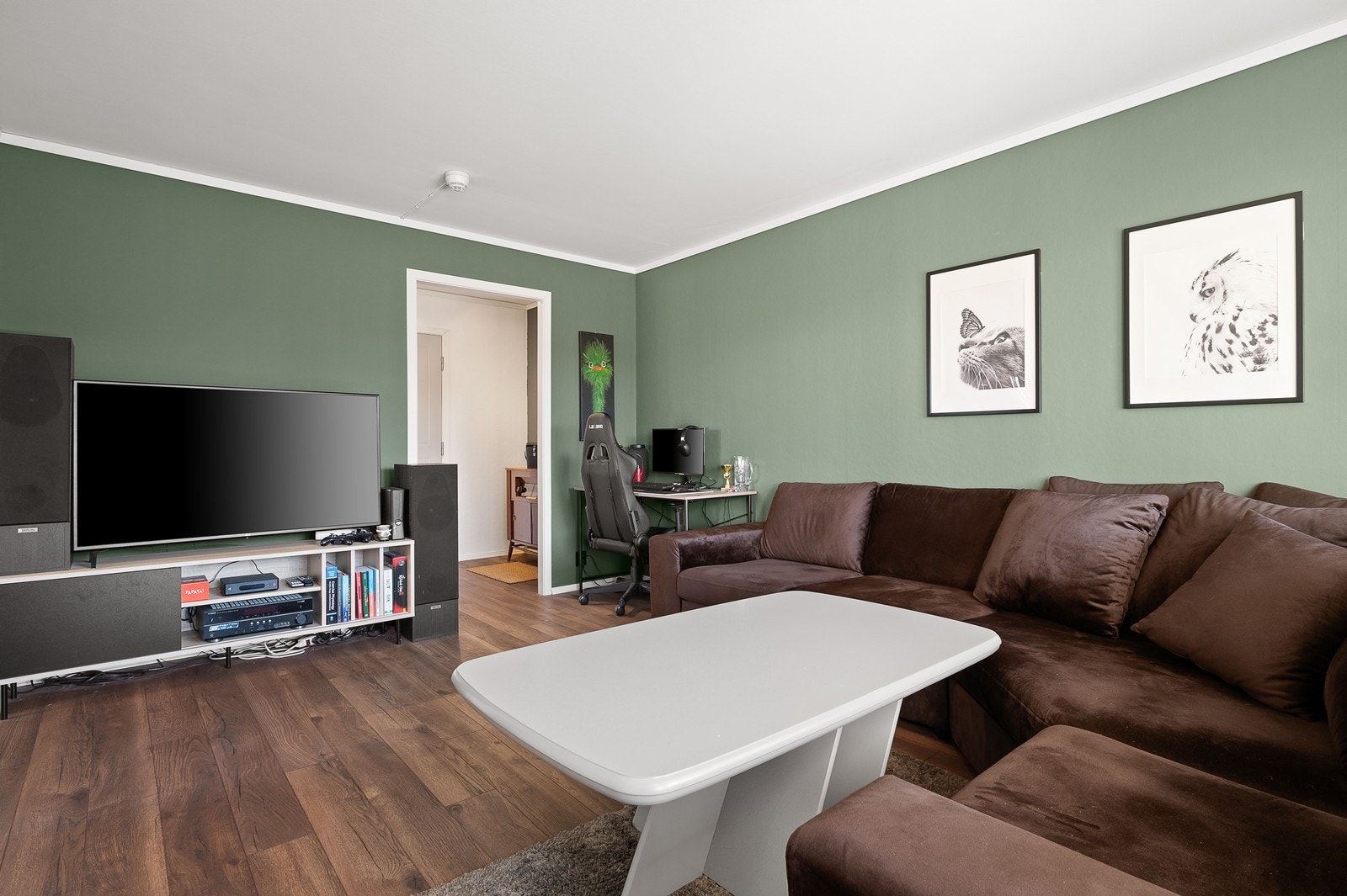 Leiligheten har grunnpakke for TV og (fiber)internett fra Telenor inkludert i felleskostnader. Galleribilde