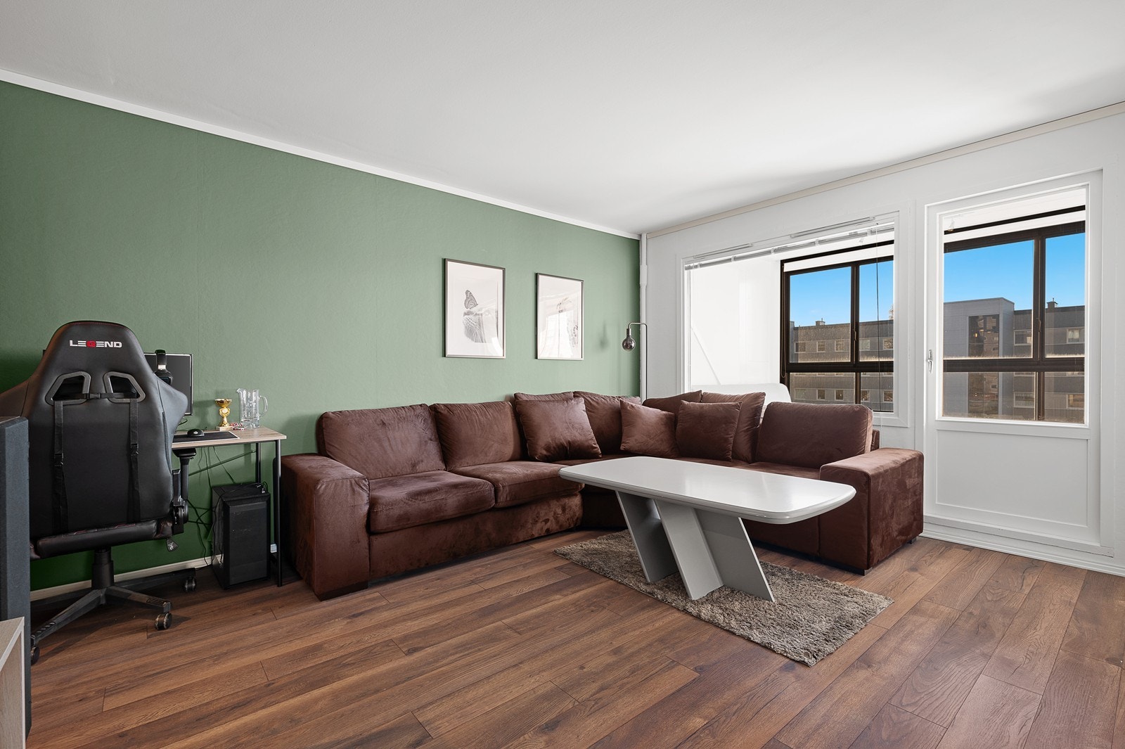 Leiligheten har et lavt strømforbruk, og har oppvarming av varmtvann og sentralfyring inkludert i felleskostnader. Galleribilde