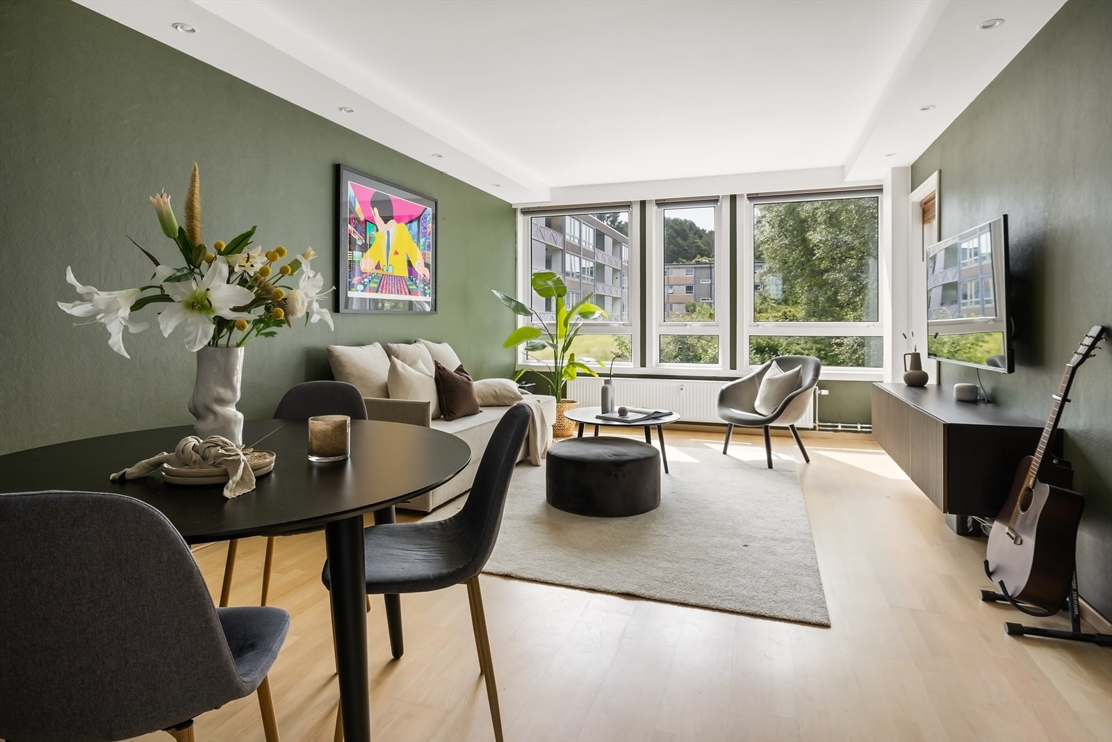 Romslig stue er målt til 23,2m². Galleribilde