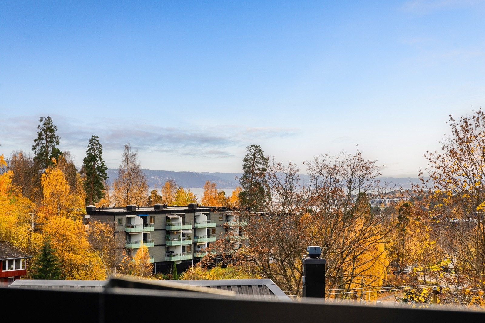 Takterrassen er skjermet og har flott utsyn Galleribilde