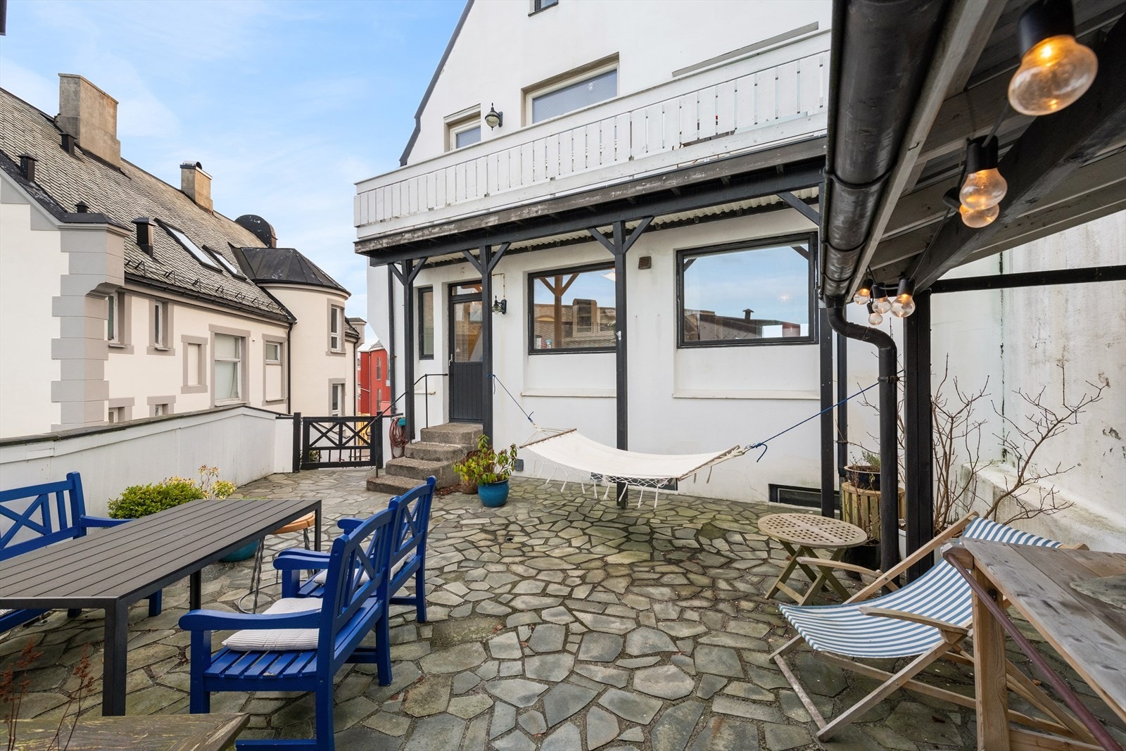 I bakgården kan man virkelig nyte late dager. Galleribilde