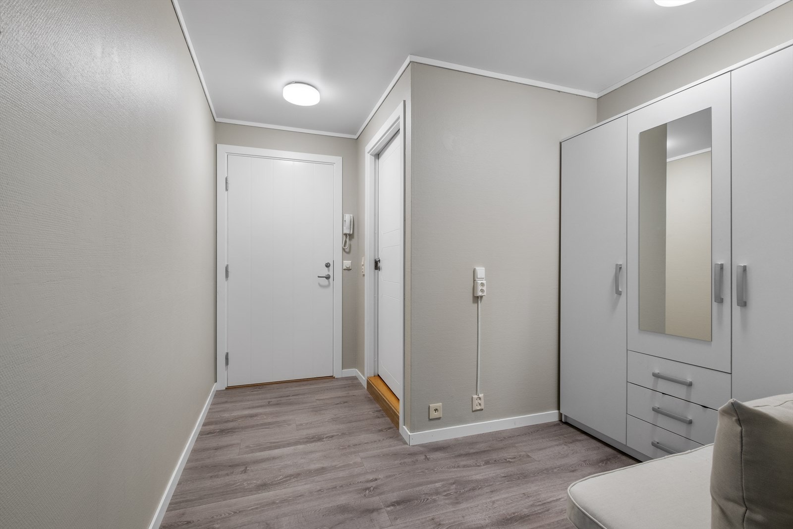 Leiligheten har også et calling-anlegg m/døråpner. Velkommen inn! Galleribilde