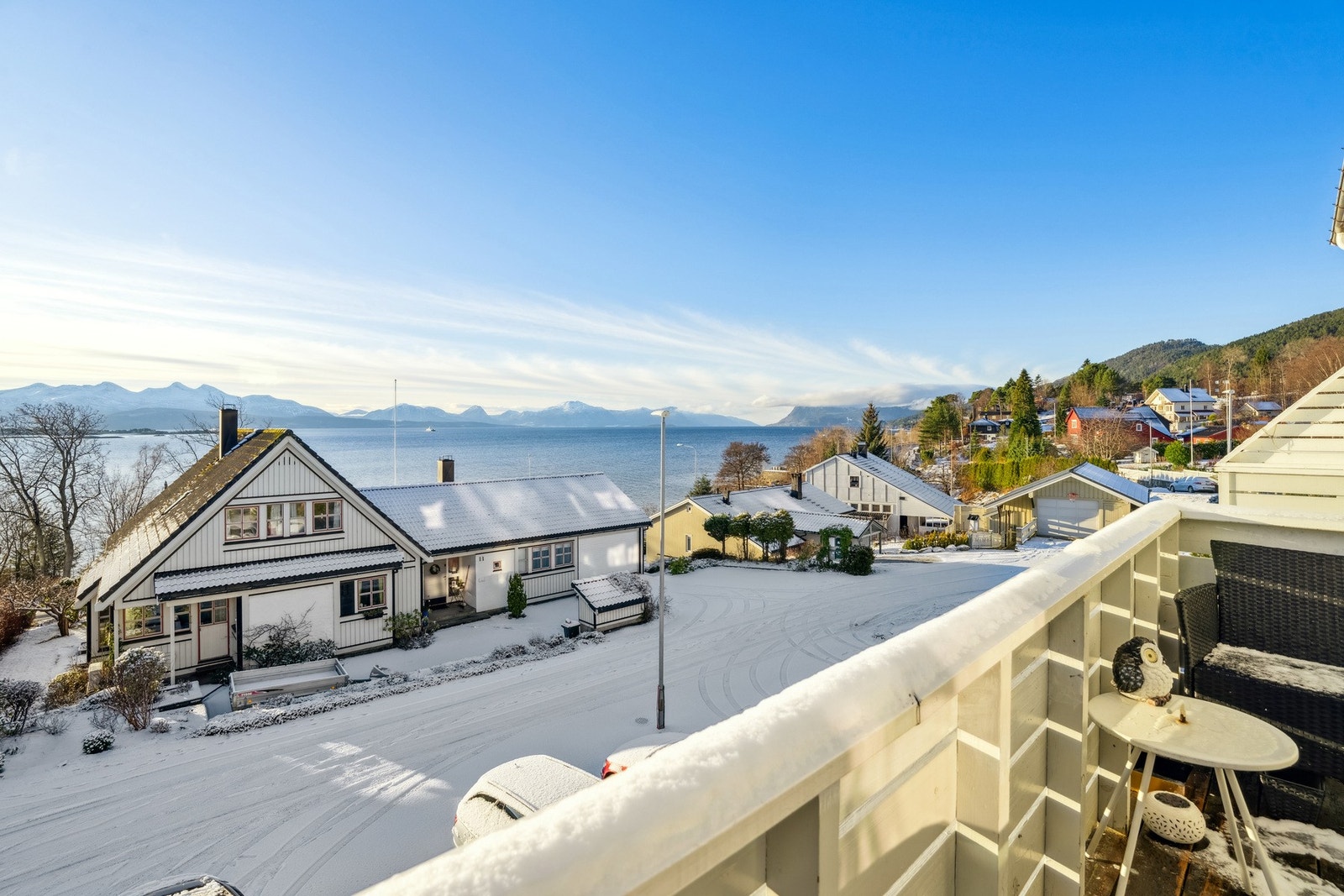 Sentral beliggenhet rett vest for Molde sentrum i et populært og etablert område. Galleribilde