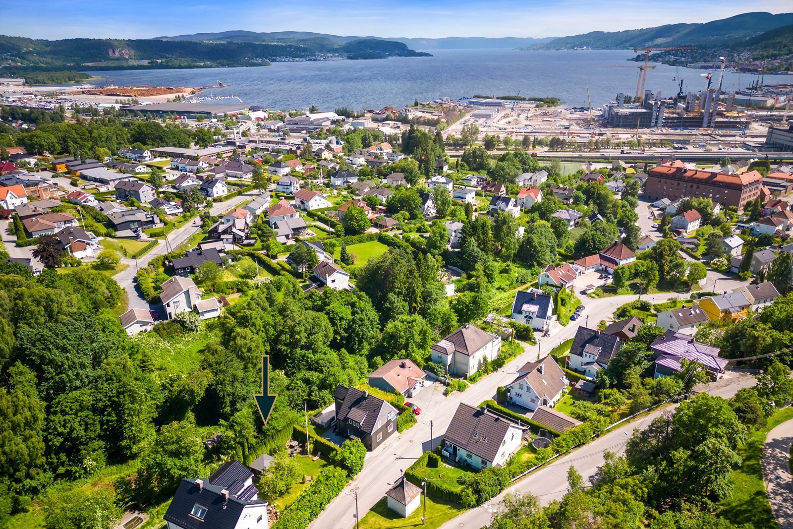 Ønsker du å bo svært sentralt, men tilbaketrukket fra støy er dette en flott beliggenhet for deg Galleribilde