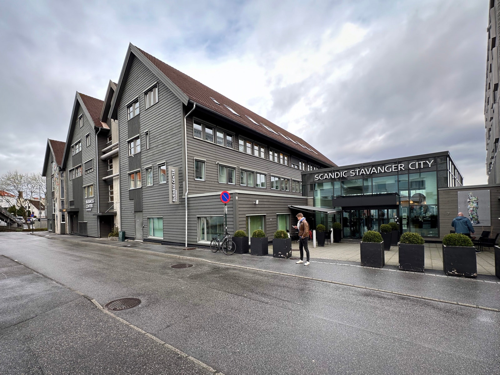 Fasade og inngangsparti. Galleribilde