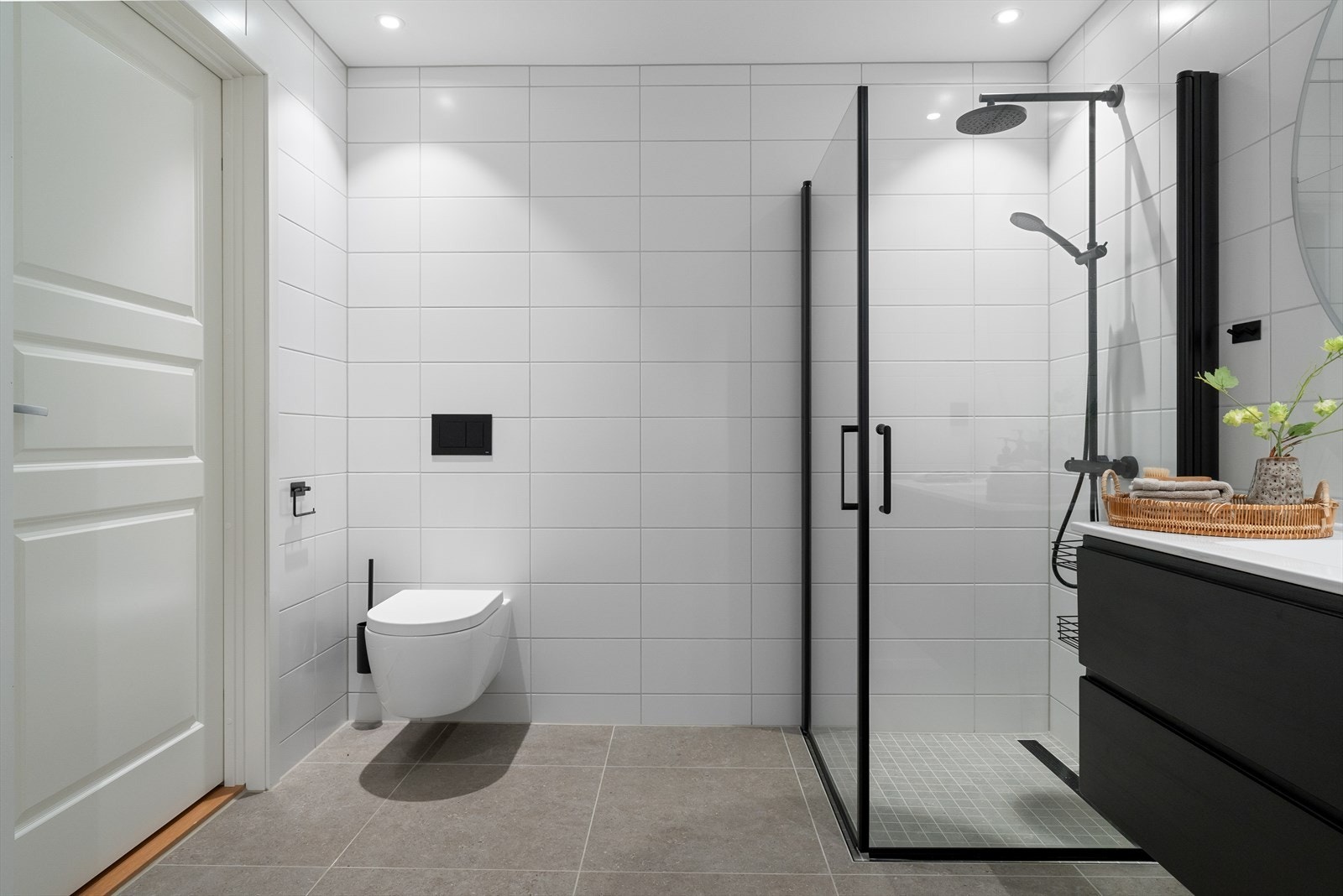 Hovedbad er tilknyttet vaskerom/bod. Galleribilde