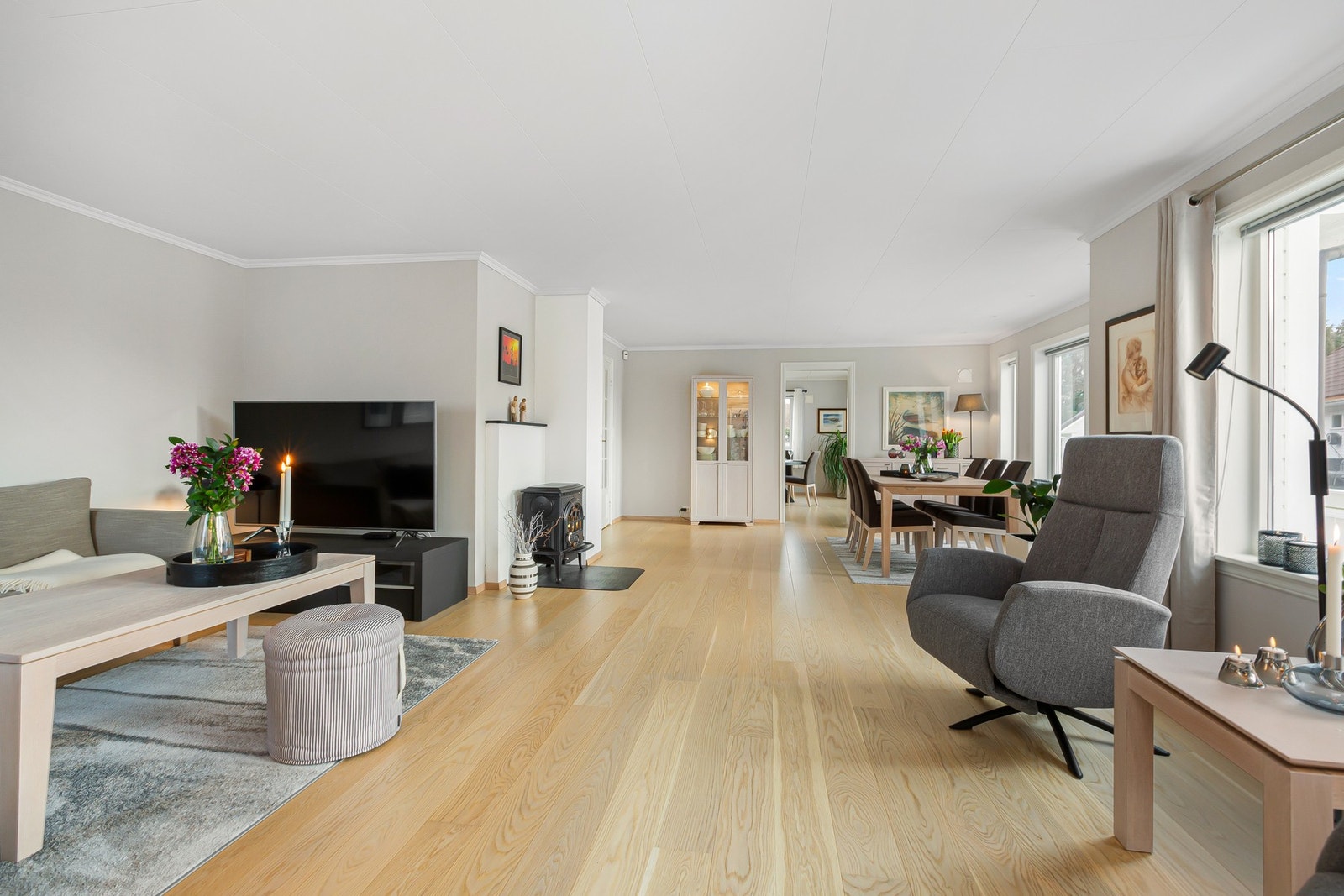 Romslig og åpen stue! Galleribilde