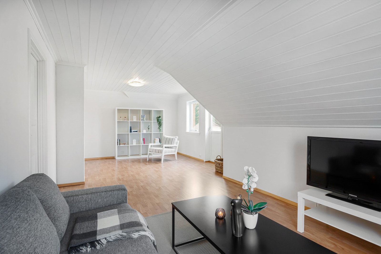 Romslig og hyggelig loftstue, perfekt om en ønsker å trekke seg vekk! Galleribilde