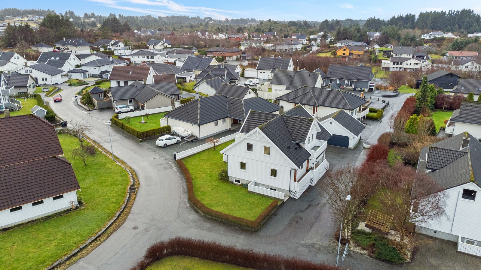 En bolig med sentral beliggenhet til både skole, barnehage og fritidsaktiviteter. Galleribilde