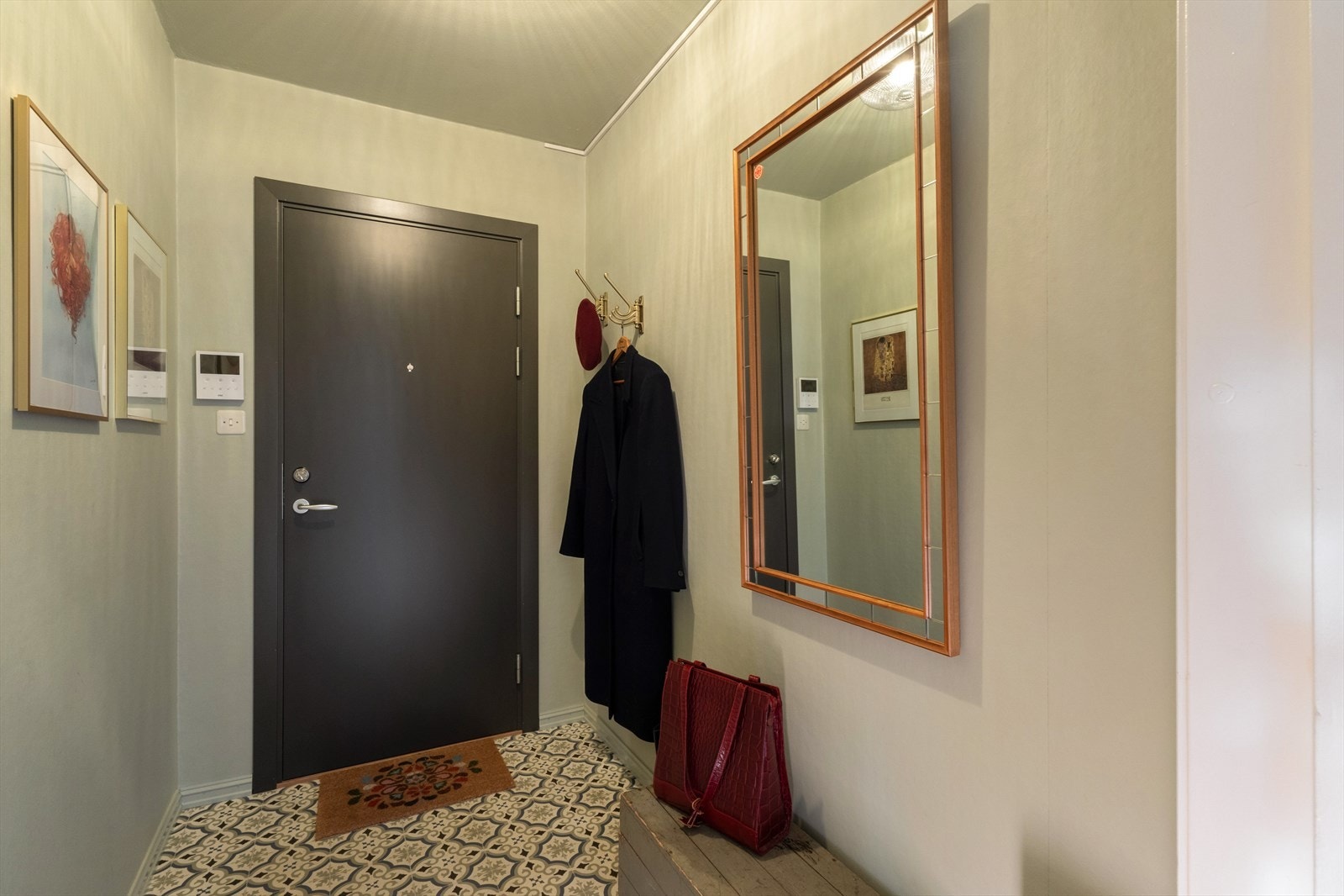 Sjarmerende entrè med marokkansk mønster på gulv Galleribilde