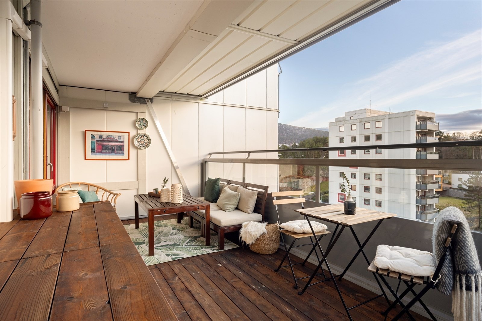 Fra stuen er det utgang til sørvendt balkong med gode solforhold Galleribilde