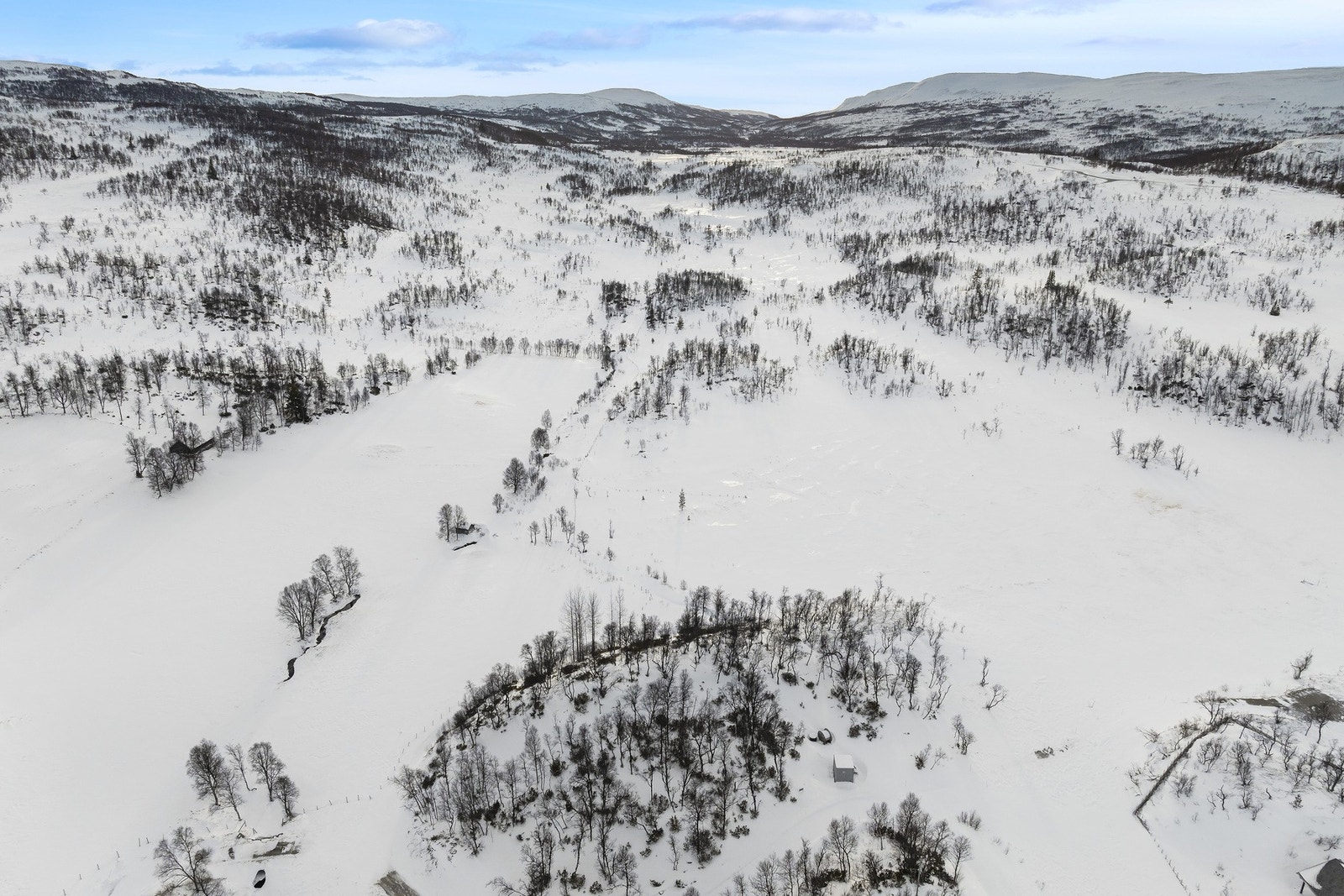 Tomta har en meget fin og tilbaketrukket beliggenhet fra resten av tomtene i feltet Galleribilde