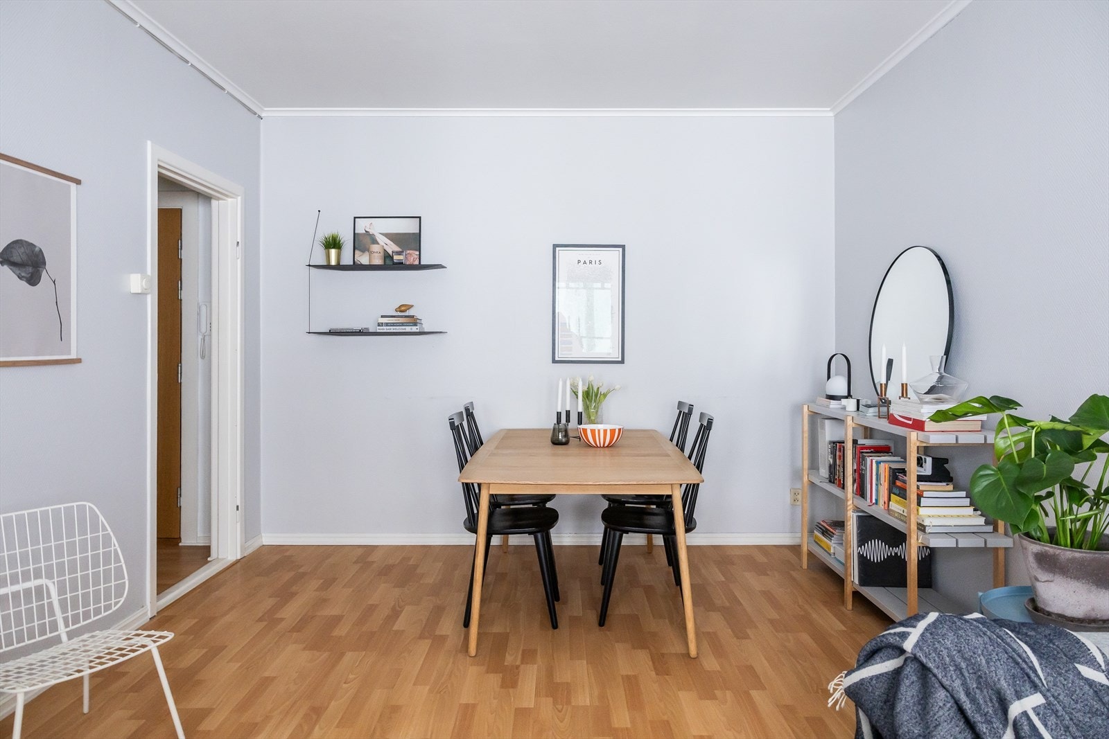 Dette er en stue som virkelig kan fungere som hjemmets hjerte, både for hverdagslige stunder og hyggelige sammenkomster. Galleribilde