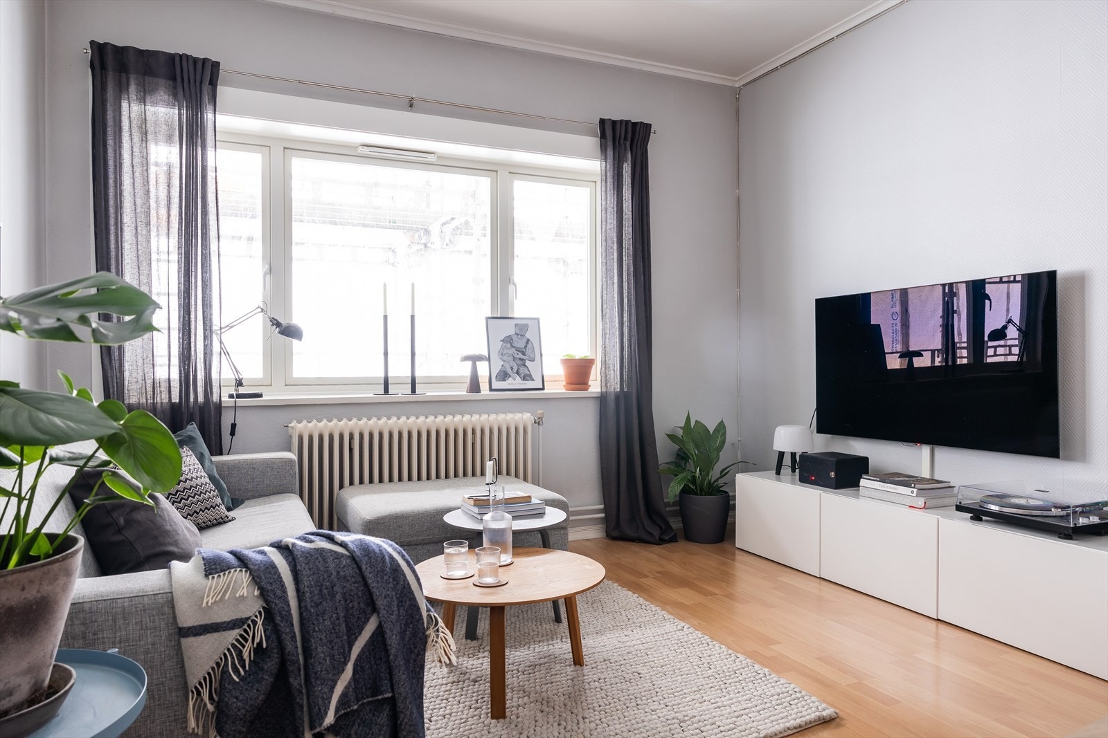 Leiligheten har nye vinduer og fasade, ferdigstilles nå i 2025. Galleribilde