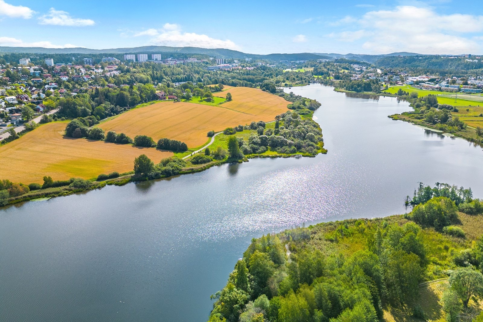 Østensjøvannet, som har vært vernet som naturreservat siden 1992, er et populært tur- og rekreasjonsområde. Galleribilde