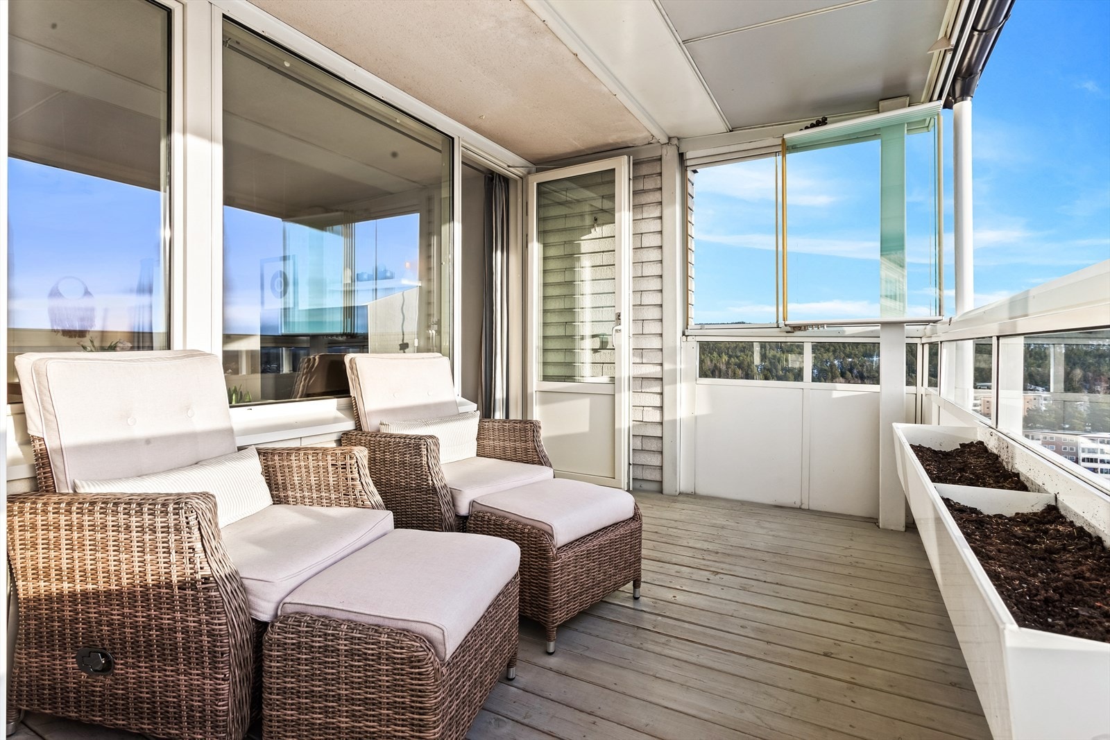 Det er god plass til ønsket balkongmøblement. Galleribilde