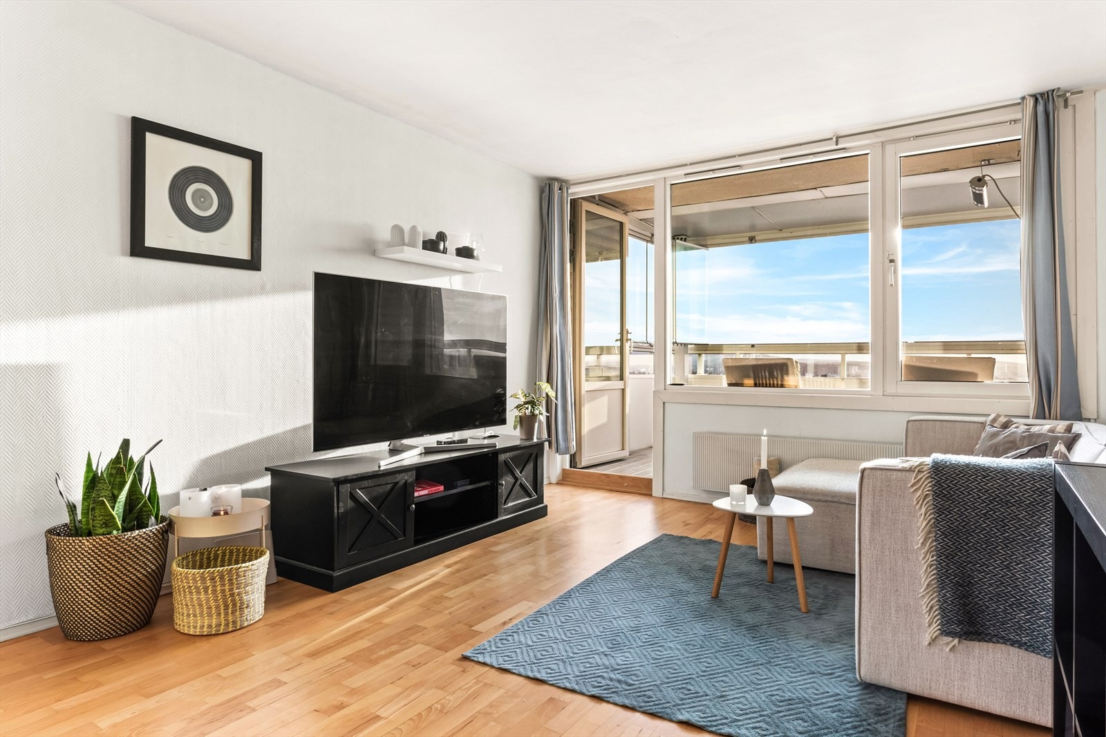 Bredbånd og fyring/varmtvann er inkludert i felleskostnadene. Galleribilde