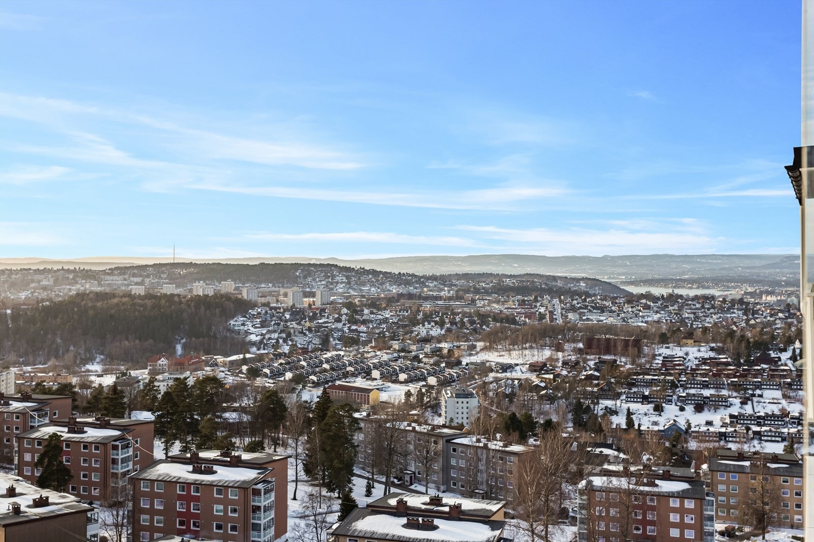 Den fantastiske utsikten blir som et levende maleri både på dag- og kveldstid. Galleribilde