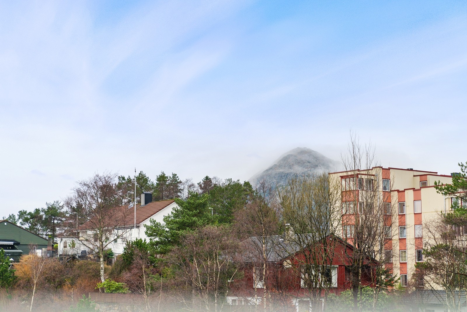 Leiligheten ligger altså perfekt plassert i et område som har et rikelig tilbud på barnehage og skolegang for alle aldre. Galleribilde