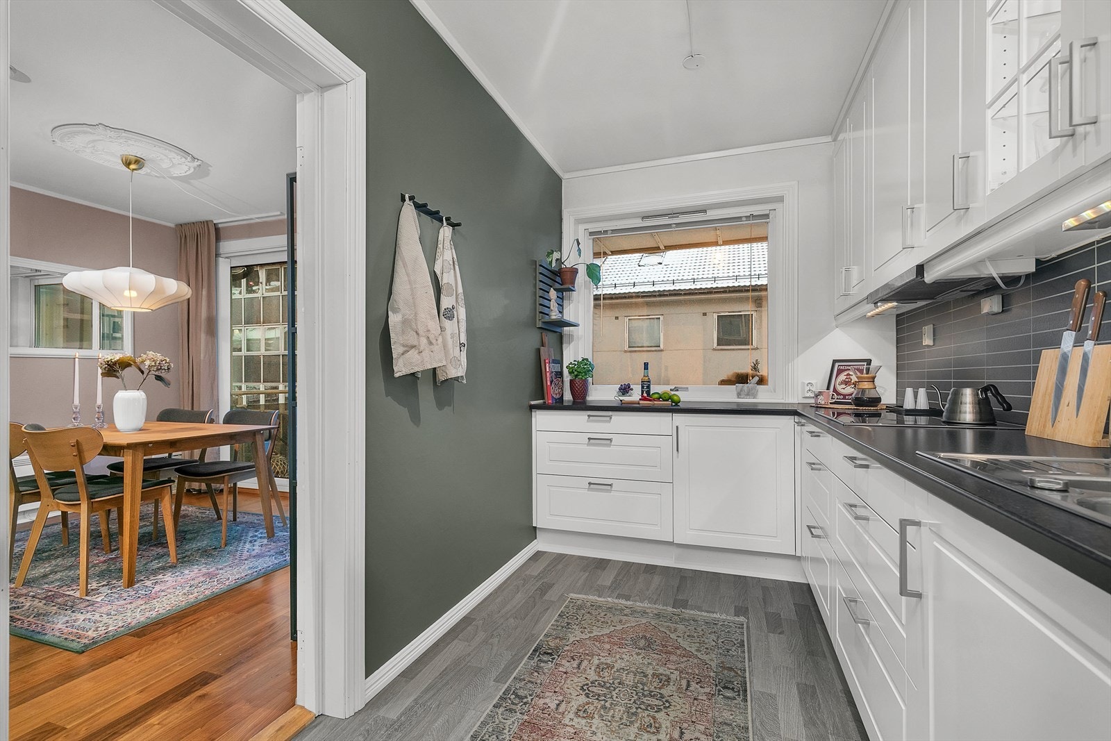 Fra stuen kommer du inn i kjøkkenet Galleribilde