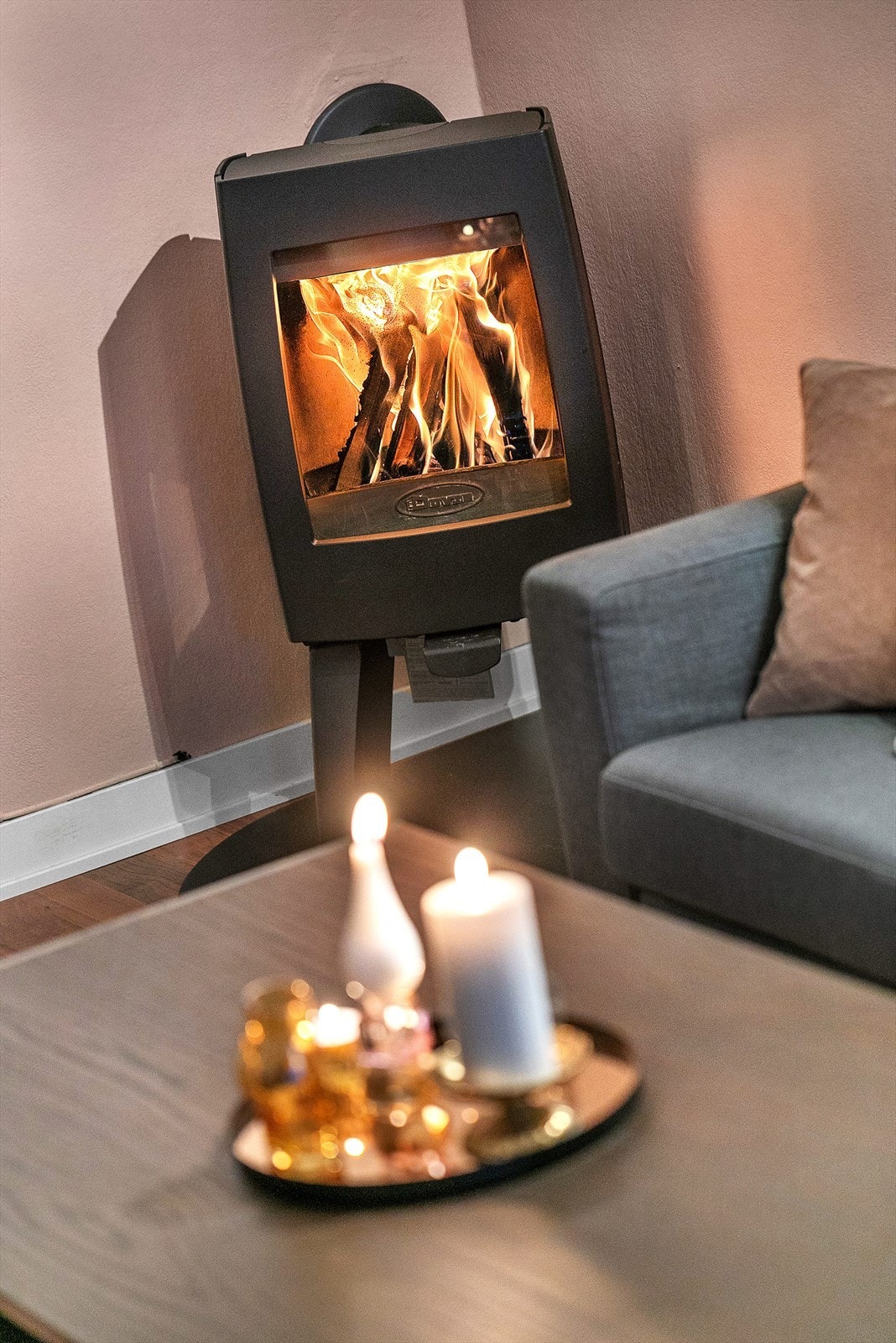 Vedfyring i stuen gir den ekstra kosen! Galleribilde