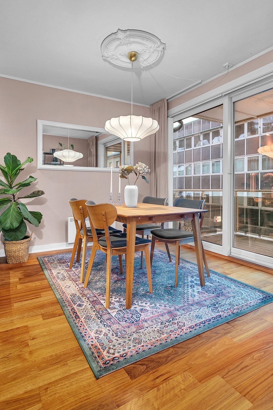 Her er det ei god planløsning med plass til spisestue Galleribilde