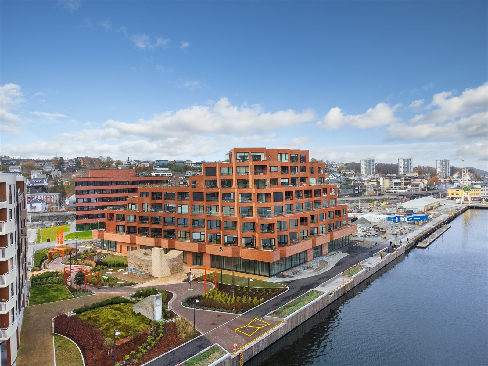 Ankeret i Havneparken ligger flott til like i sjøkanten i Sandnes sentrum Galleribilde