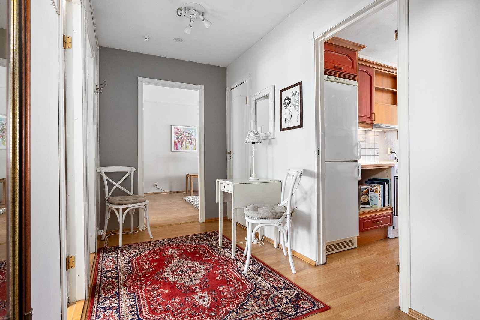 Stor og romslig entré. Galleribilde