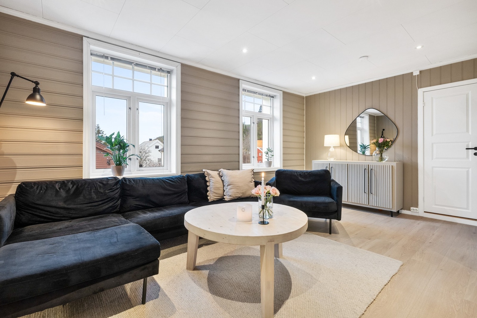 Velkommen til en flott og romslig 3-roms selveierleilighet med sentral beliggenhet Galleribilde