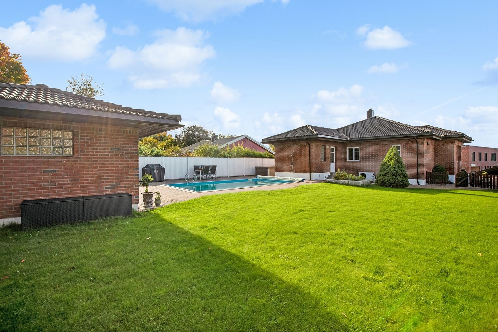 Pent, flatt hageområde. Galleribilde