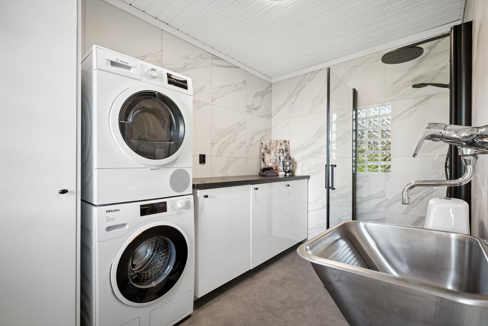 Separat vaskerom med adkomst fra hovedsoverom. Galleribilde