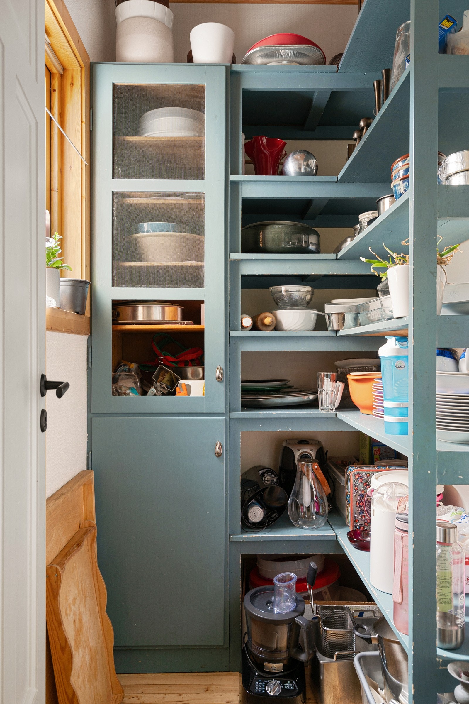 Matbod i tilknytning til kjøkkenet. Galleribilde