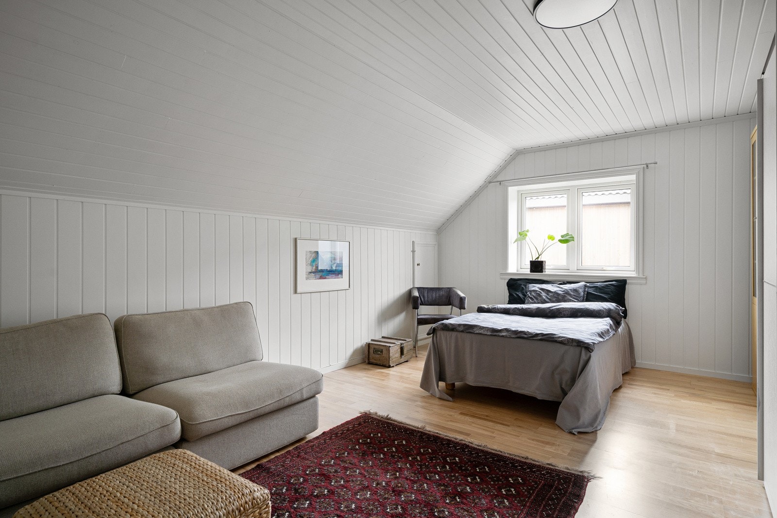 Soverom på loft. Passer utmerket som barnerom, gjesterom eller hjemmekontor - Alt etter som! Galleribilde
