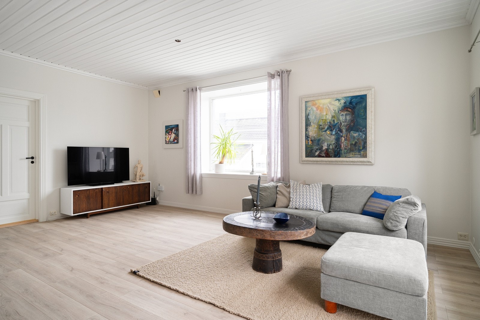 Her er det flere soner for både sofagruppen og spisebordet. Galleribilde