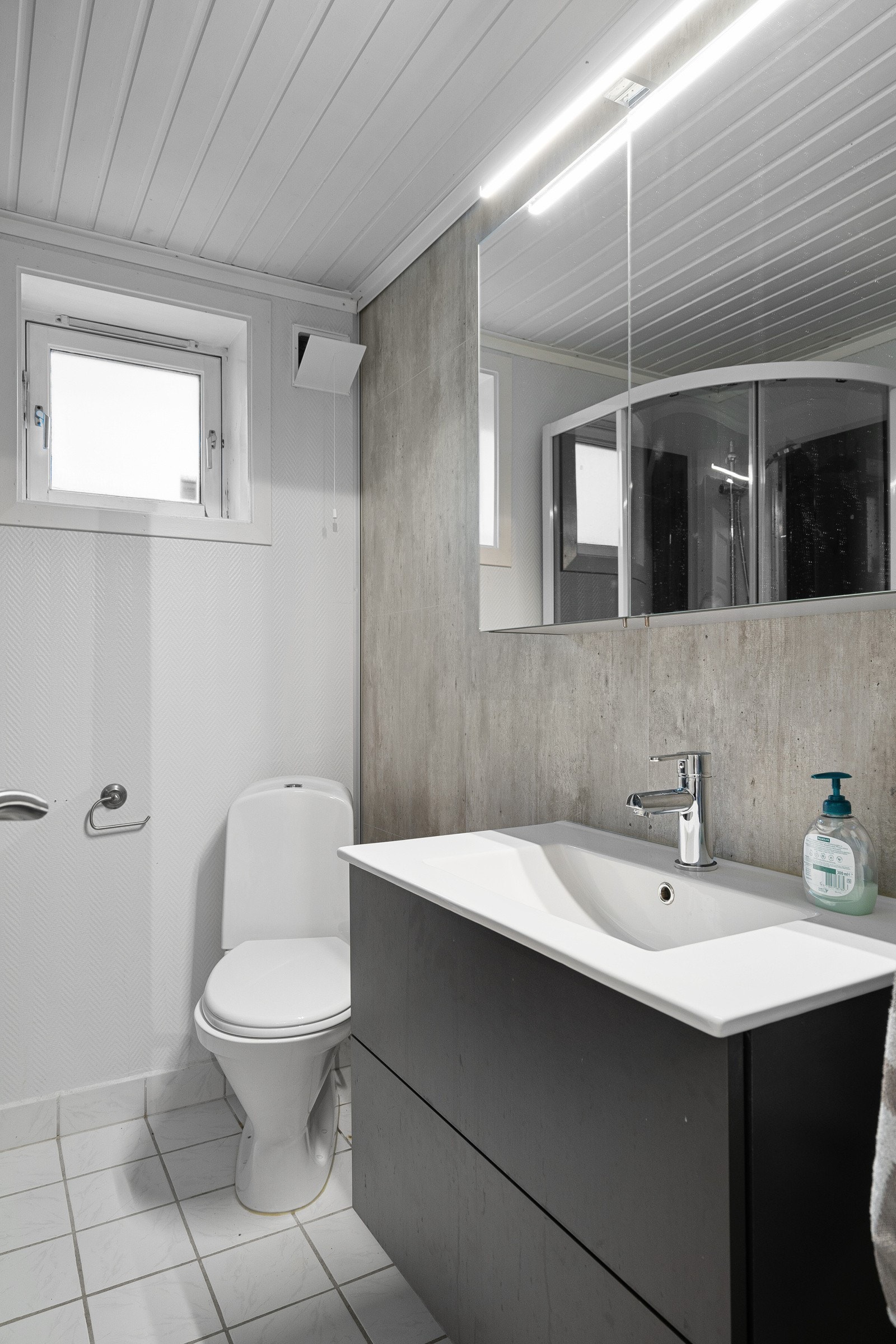 Bad i 2-roms. Galleribilde