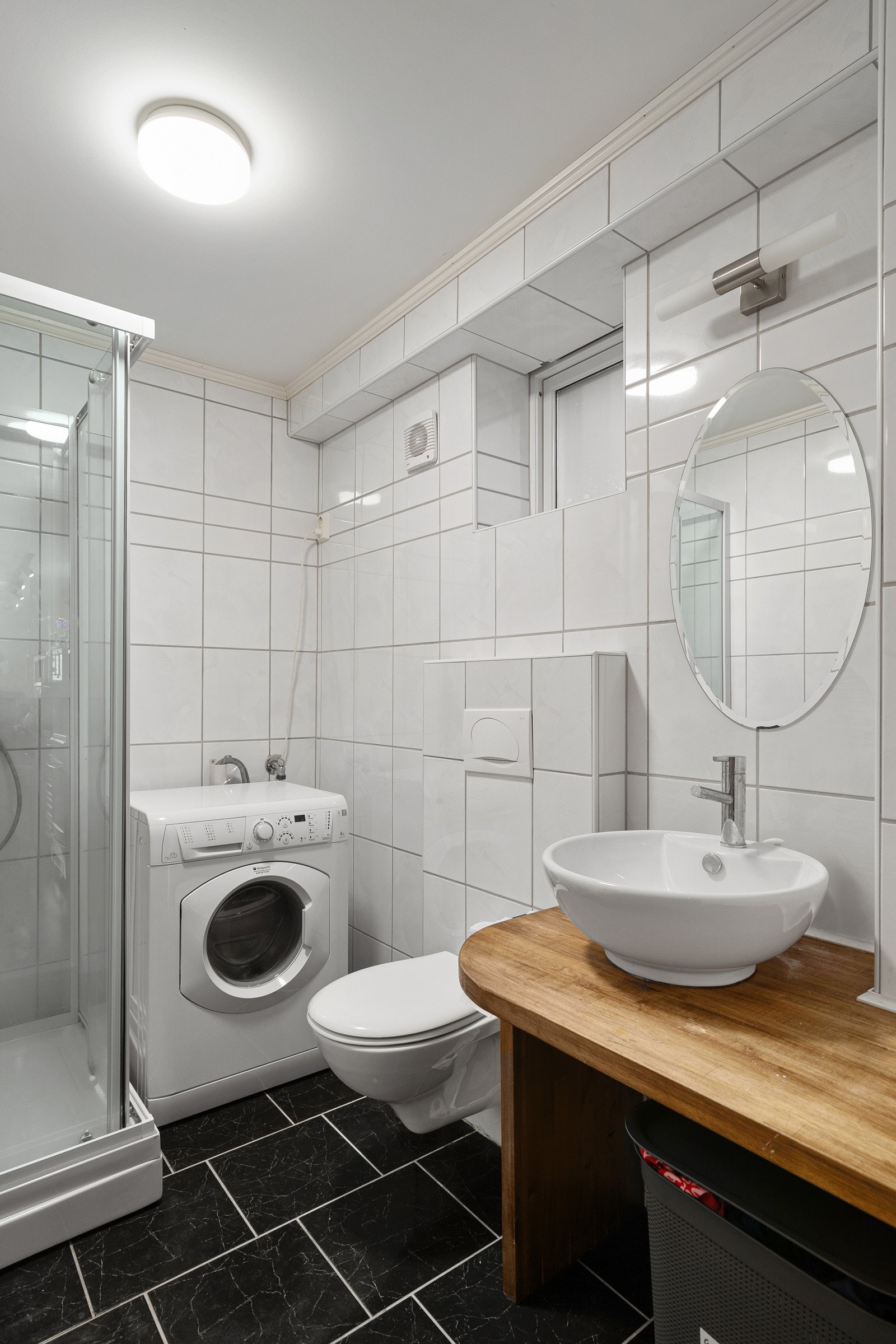 Bad i studioleilighet. Galleribilde