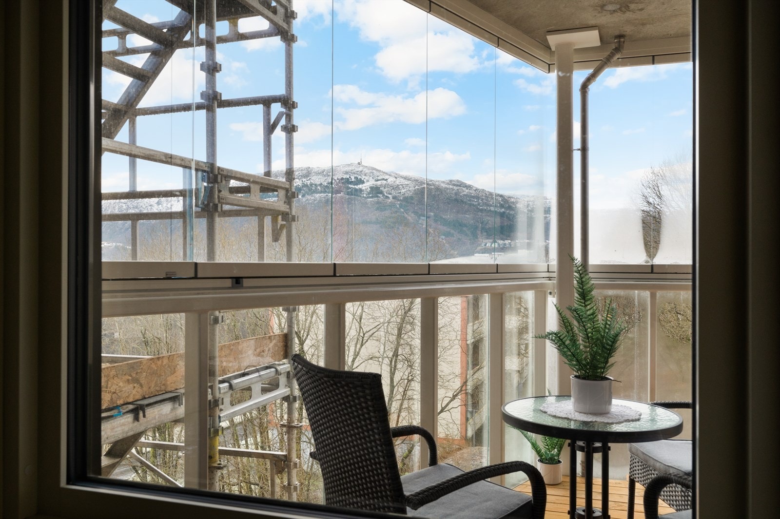 Fra kjøkkenet har du en nydelig utsikt til Ulriken. Galleribilde