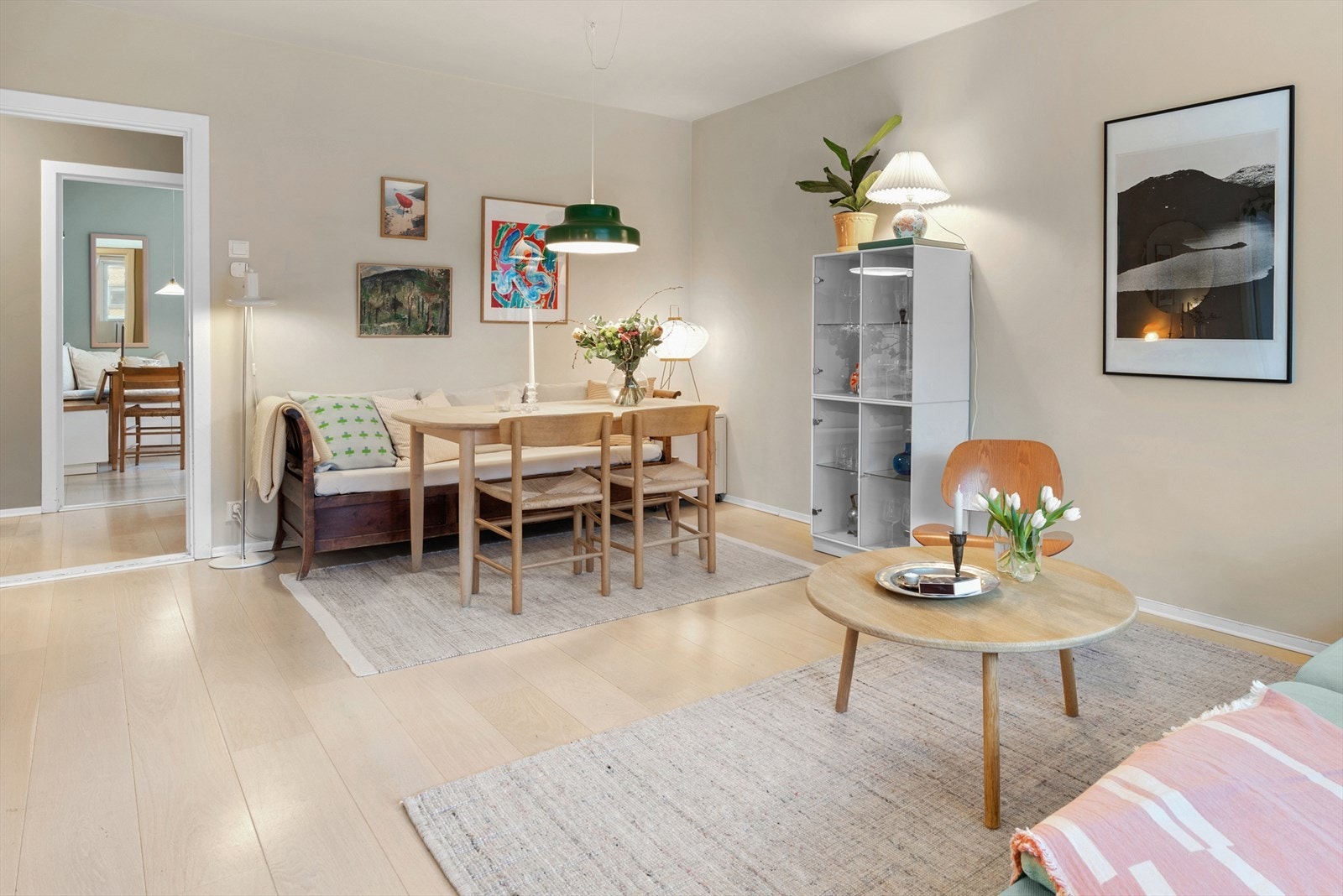 Spisestuen er et naturlig samlingspunkt for venner og familie. Galleribilde