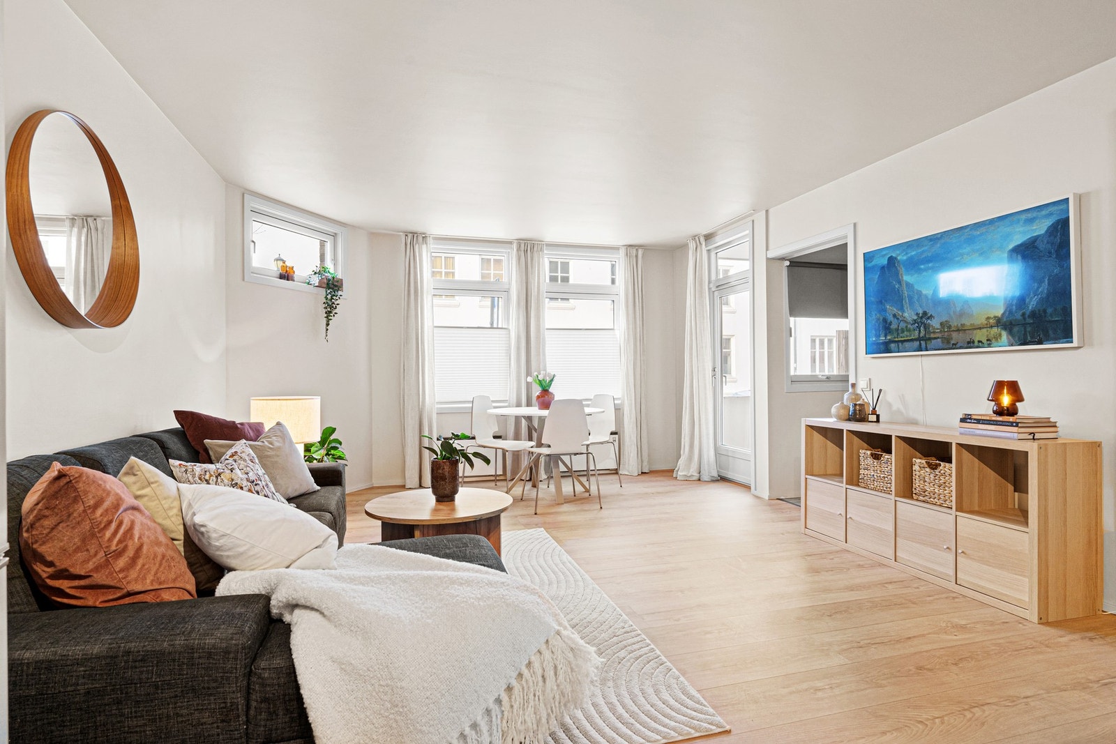 EiendomsMegler 1 v/Peder Bjørnstad har gleden av å presentere lys og sentrumsnær leilighet i Ulstadløkkveien 5! Galleribilde