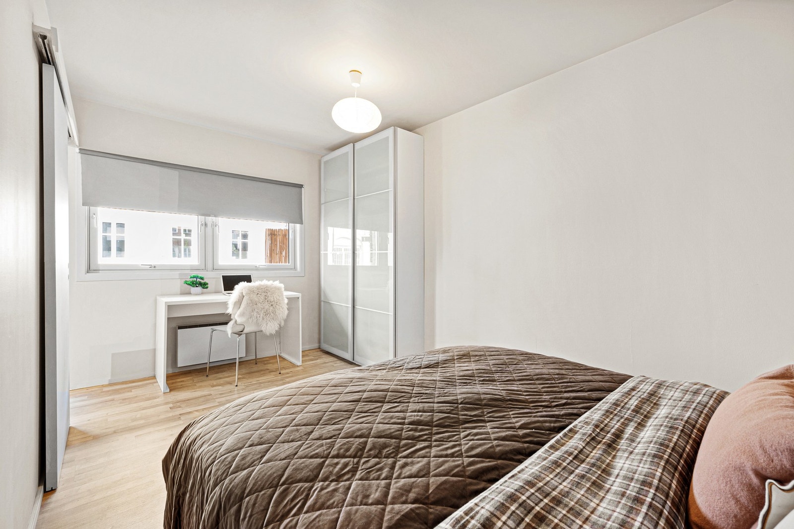 Innredet med garderobeskap. Galleribilde